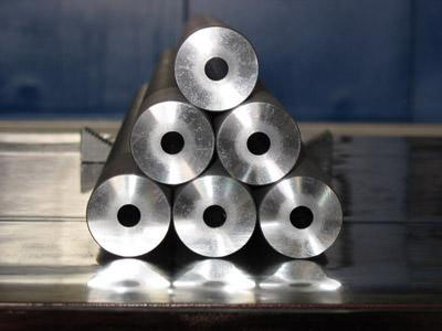 【深孔鉆機(jī)床加工】時為什么要用切削液,對于深孔鉆加工有哪些作用?